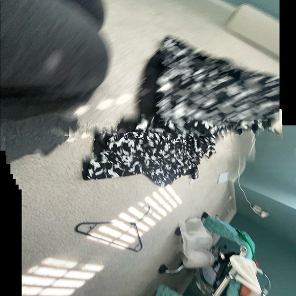 Beautiful whitehouse blackmarket halter top - Picture 8 of 9